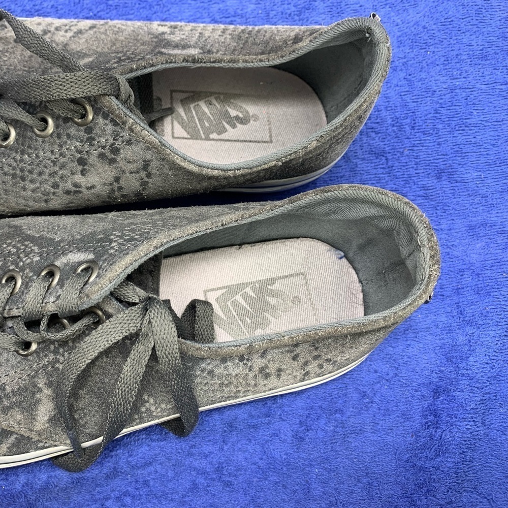 Vans Off The Wall Woman's Size 9.5 Gray Snake Skin Print Suede Sneakers - Picture 5 of 7